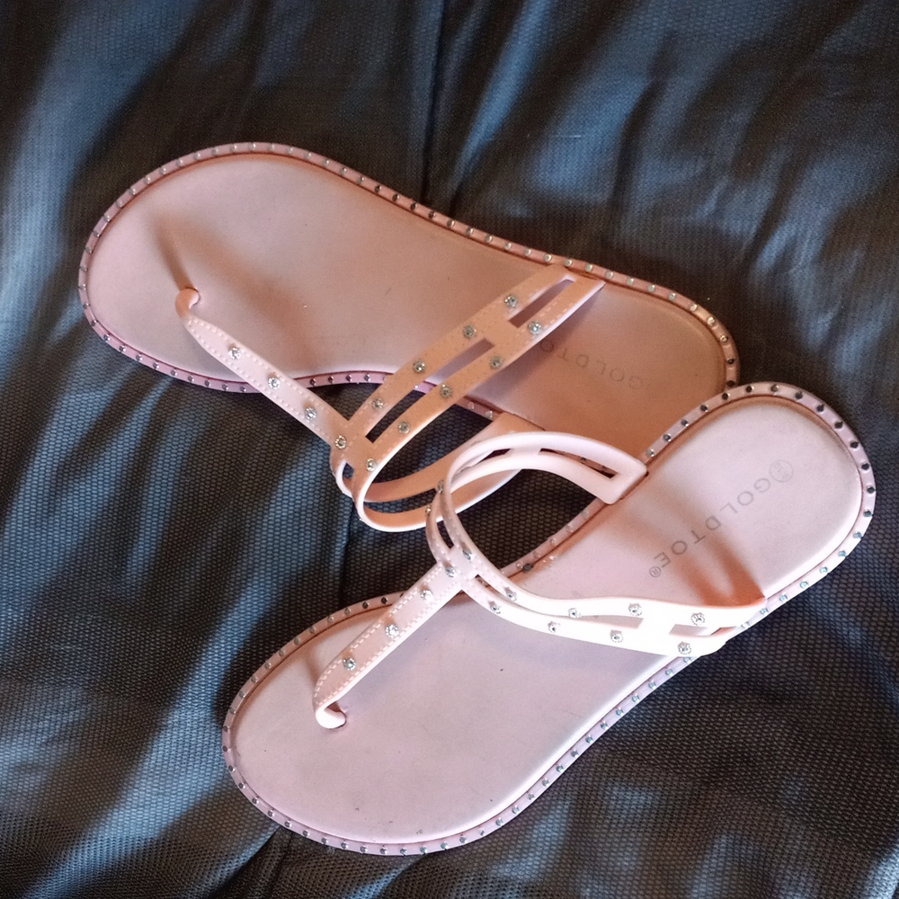 Size 10 Gold Toe shoes pink with diamond like on the top